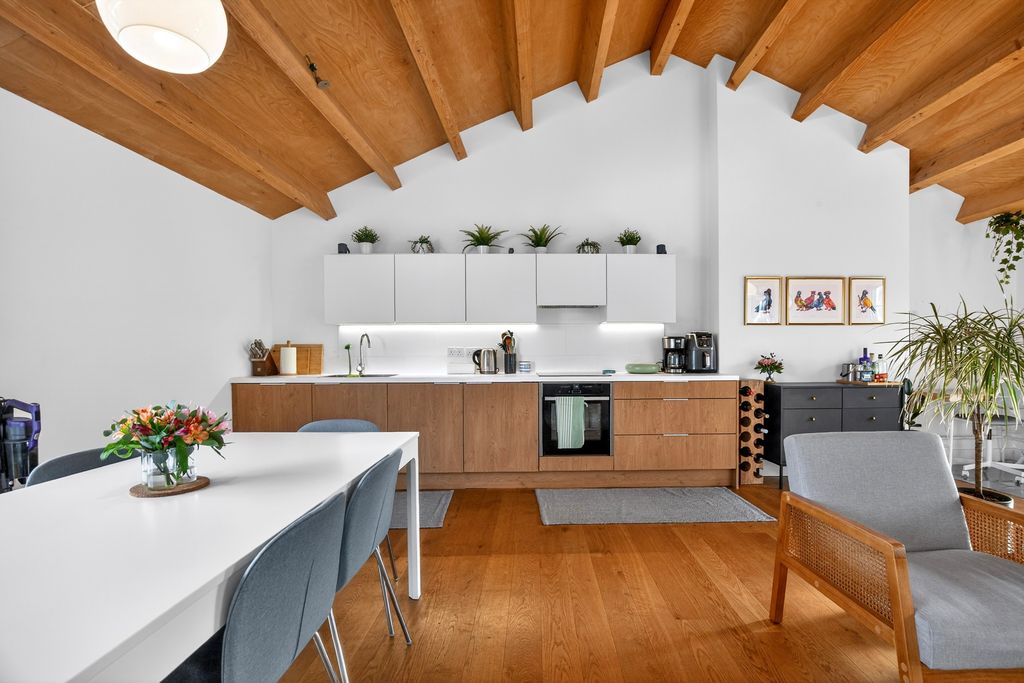 Property photo 2 of 20 Reception/Kitchen