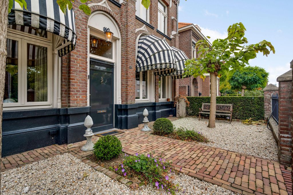 Property photo 2 of 97