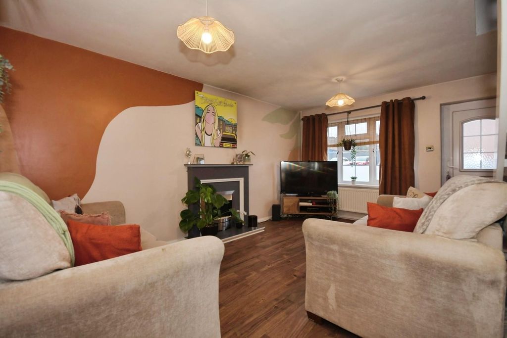 Property photo 2 of 12 Lounge 01.Jpg