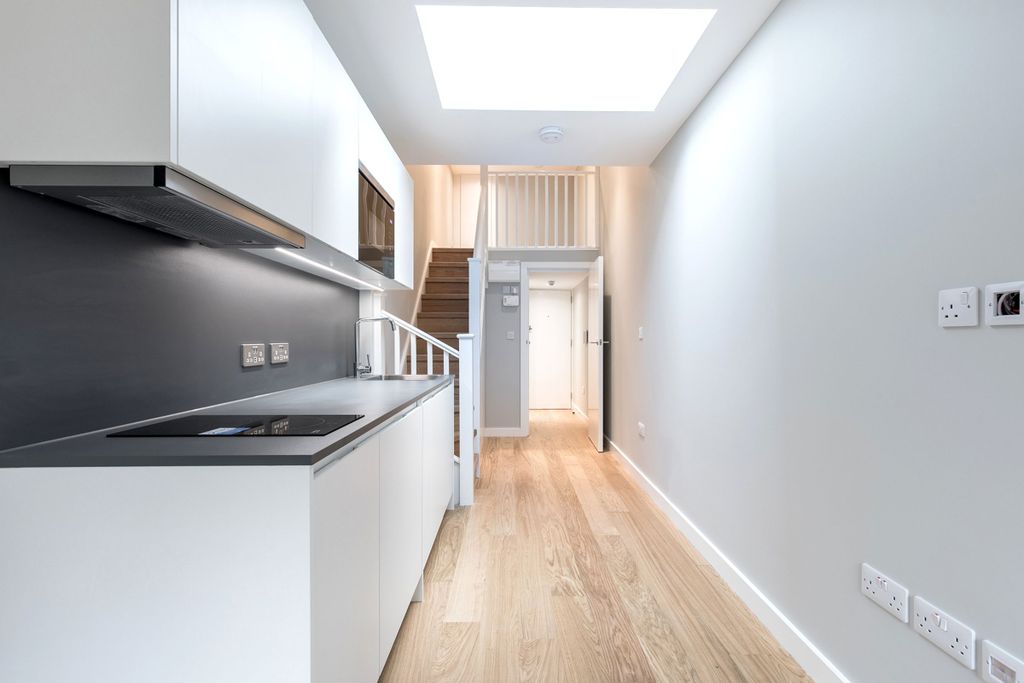 Property photo 3 of 11 Lounge