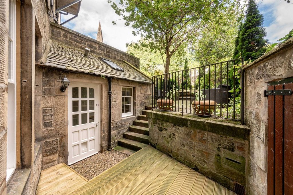 Property photo 2 of 33 Garden