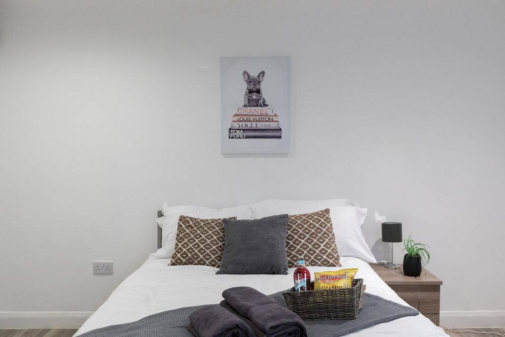 Property photo 3 of 20 Bedroom