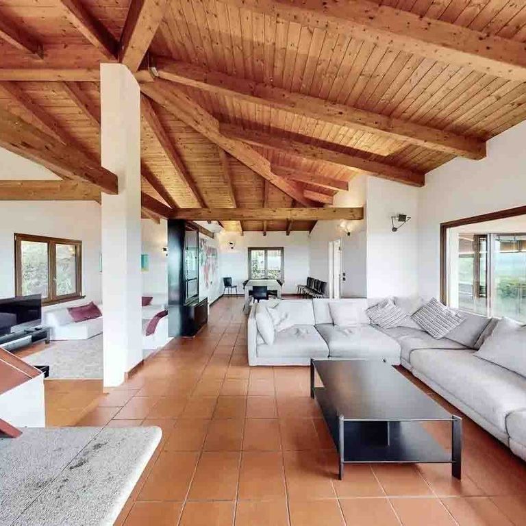 Property photo 1 of 18 Spacious Villa With Pool In Soiano Del Lago, Lake Garda