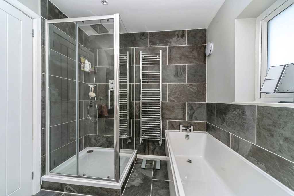 Property photo 2 of 26
