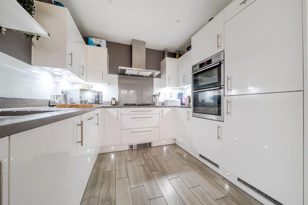 Property photo 3 of 20 Kitchen