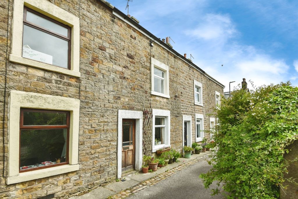 Property photo 1 of 17 External