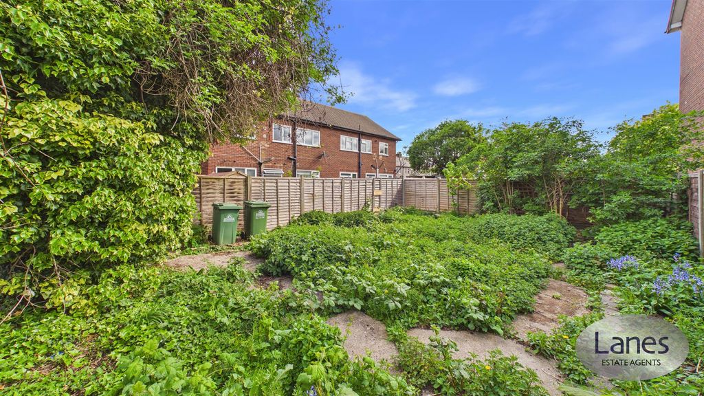 Property photo 3 of 8 Cam02479G0-Pr0036-Still008.Jpg