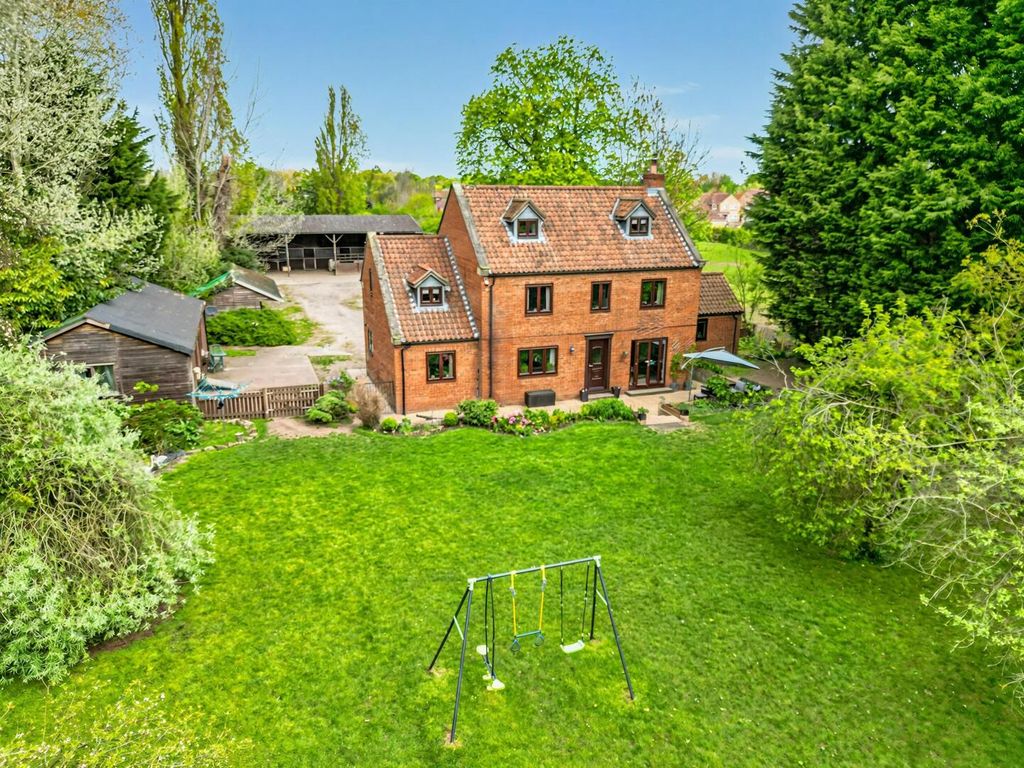 Property photo 1 of 49 Rear Garden