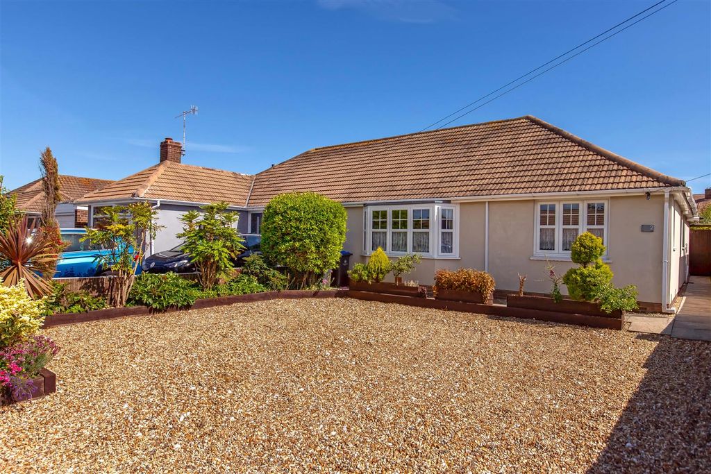 Property photo 1 of 15 Meadow Close_16.Jpg