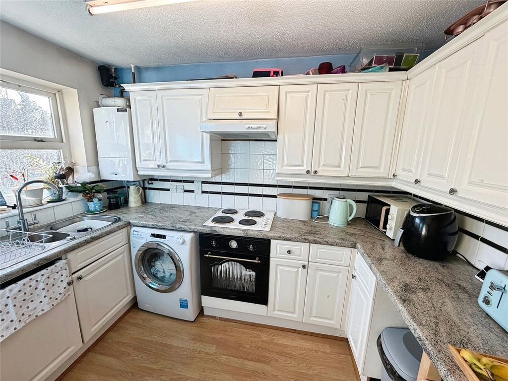 Property photo 2 of 12 Kitchen