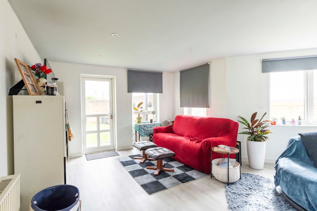 2 bed flat for saleWoodacre, Portishead BS20 photo 4