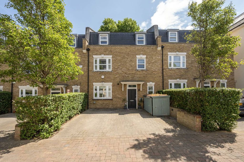 Property photo 1 of 32