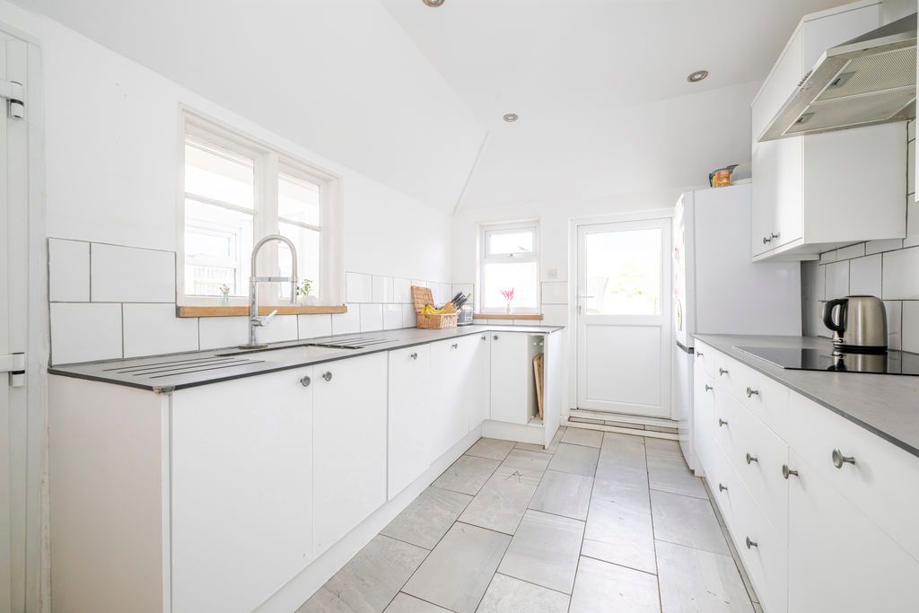 Property photo 3 of 17 Photo 4