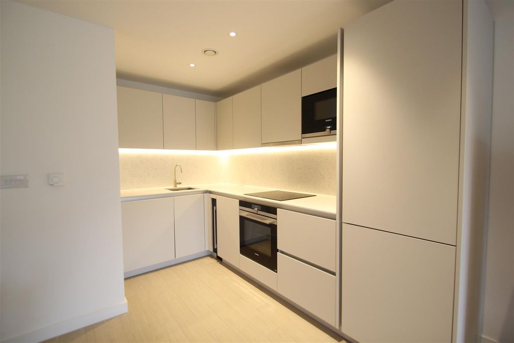 Property photo 2 of 14 Kitchen