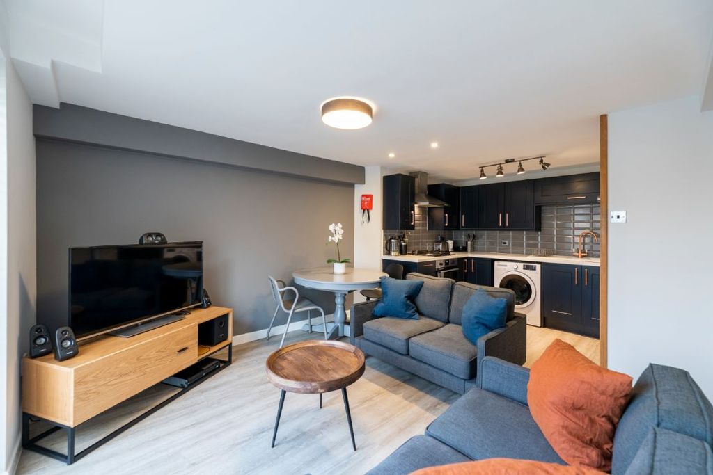 Property photo 3 of 16 5Asg - Living Area