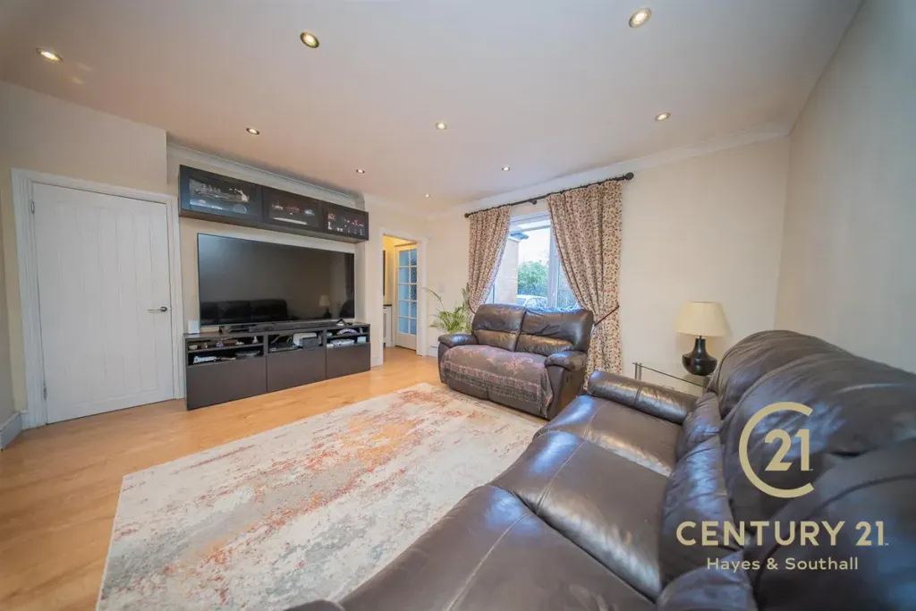 Property photo 2 of 11