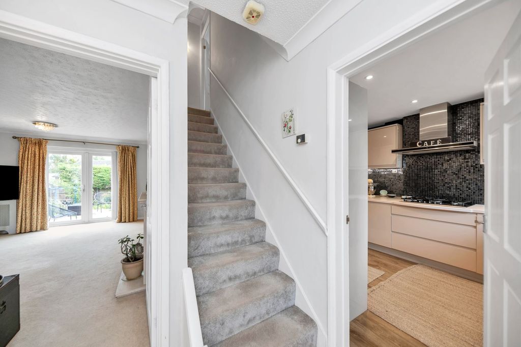 Property photo 3 of 27