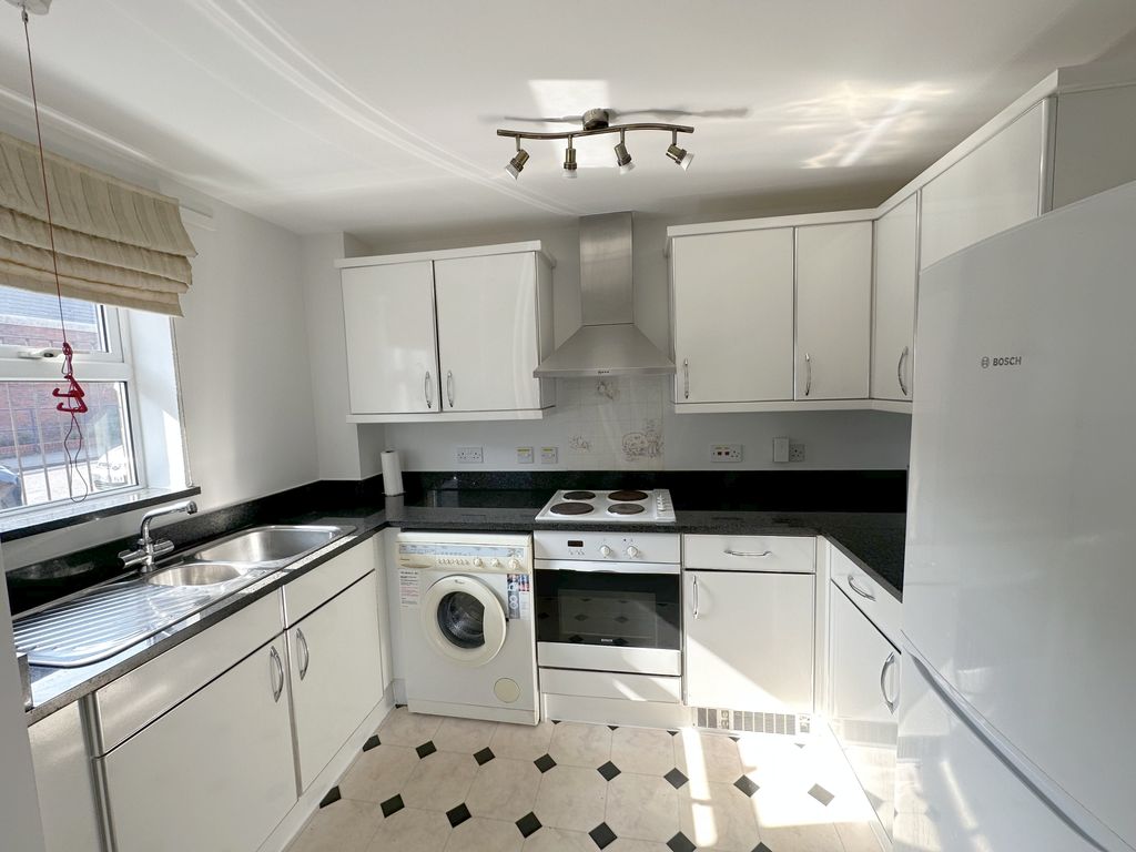 Property photo 2 of 21 Kitchen 