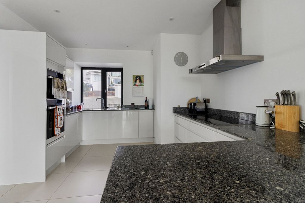 Property photo 3 of 29