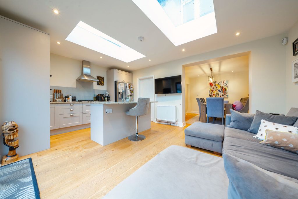 Property photo 2 of 14