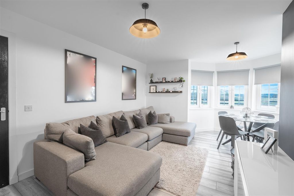 Property photo 2 of 12 Lounge.Jpg