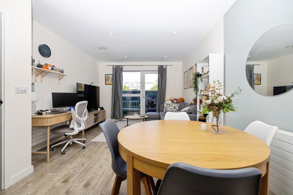Property photo 3 of 20 Pbox-Img.Jpg