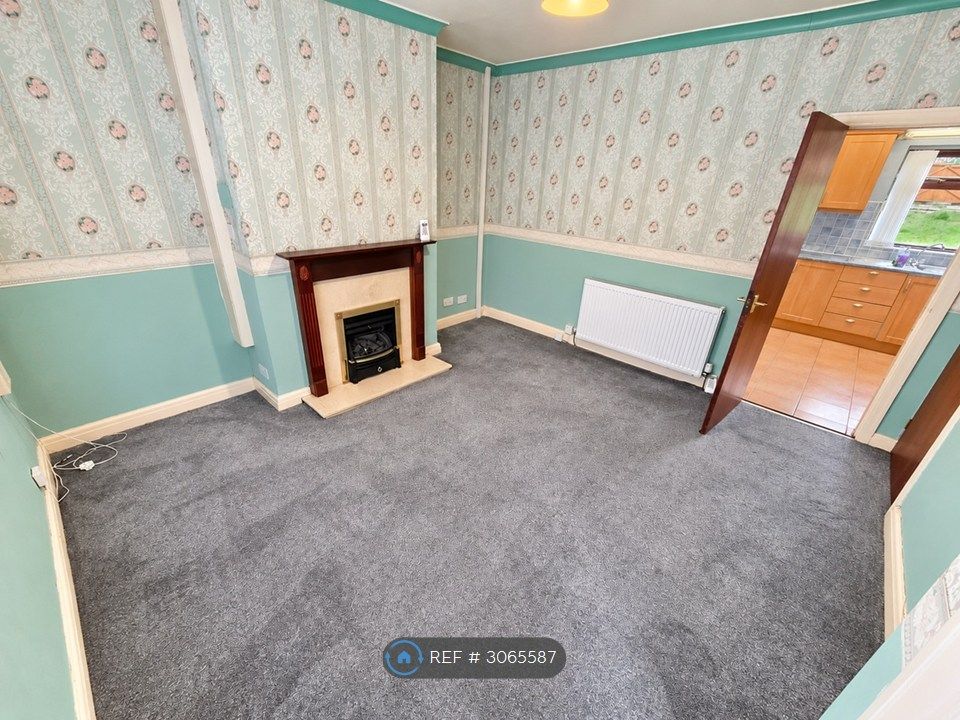 Property photo 3 of 26 Living Room