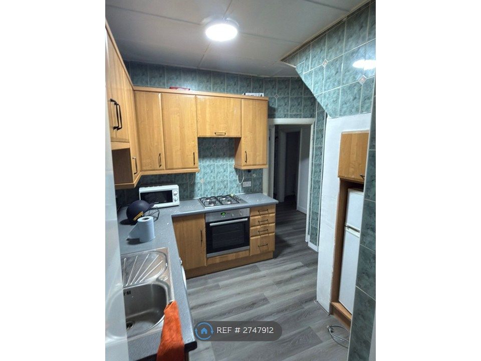 Property photo 3 of 8 Kitchen