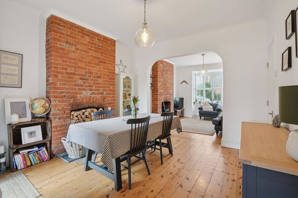 Property photo 2 of 18