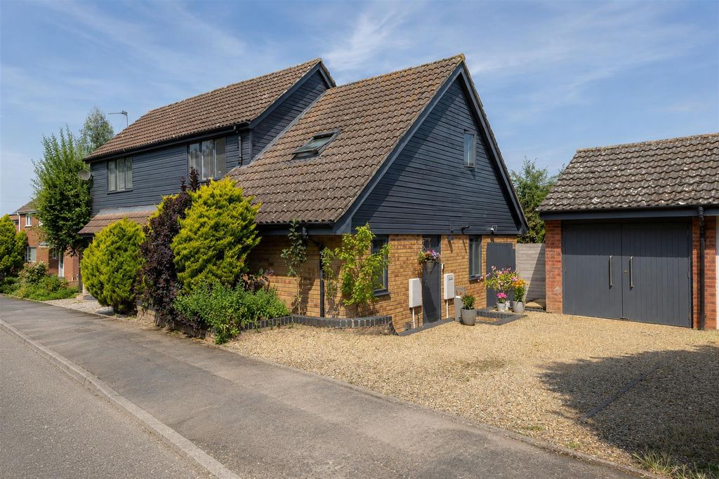 Property photo 2 of 17