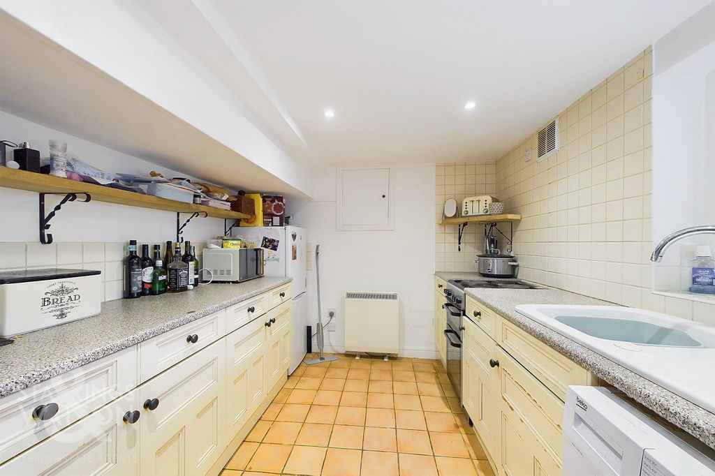 Property photo 3 of 24