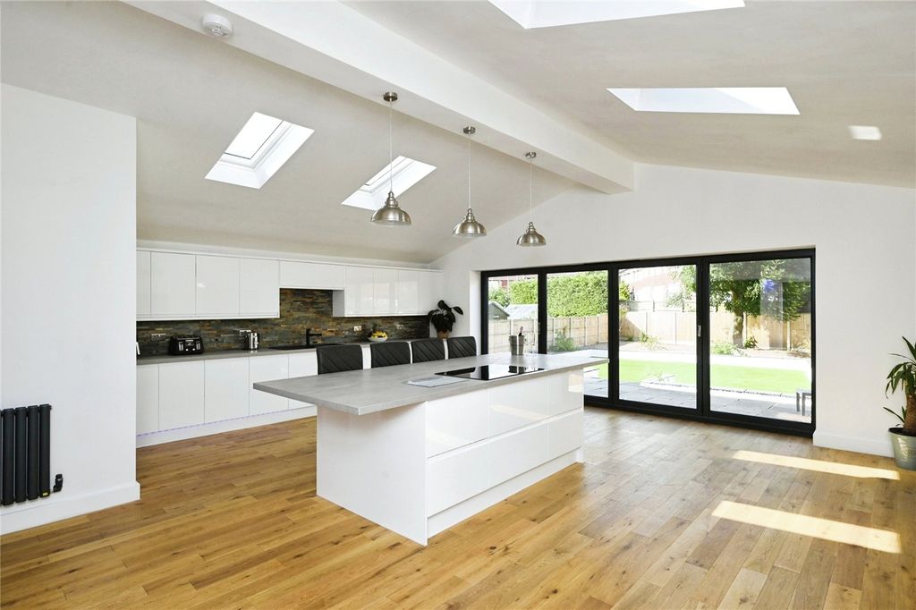 Property photo 2 of 24 Kitchen