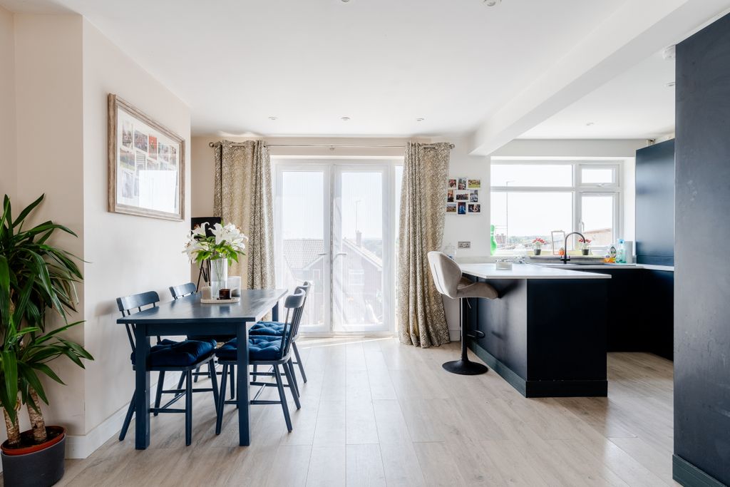 Property photo 3 of 16 A7408676-Hdr-3