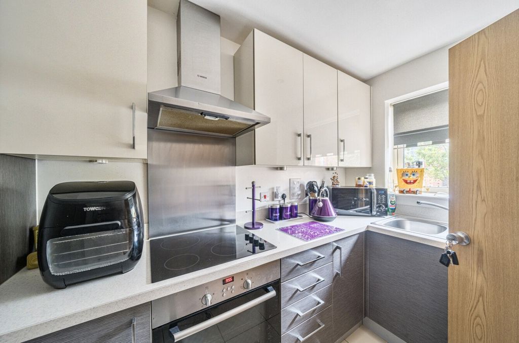 Property photo 3 of 7 1315553-15-686510...