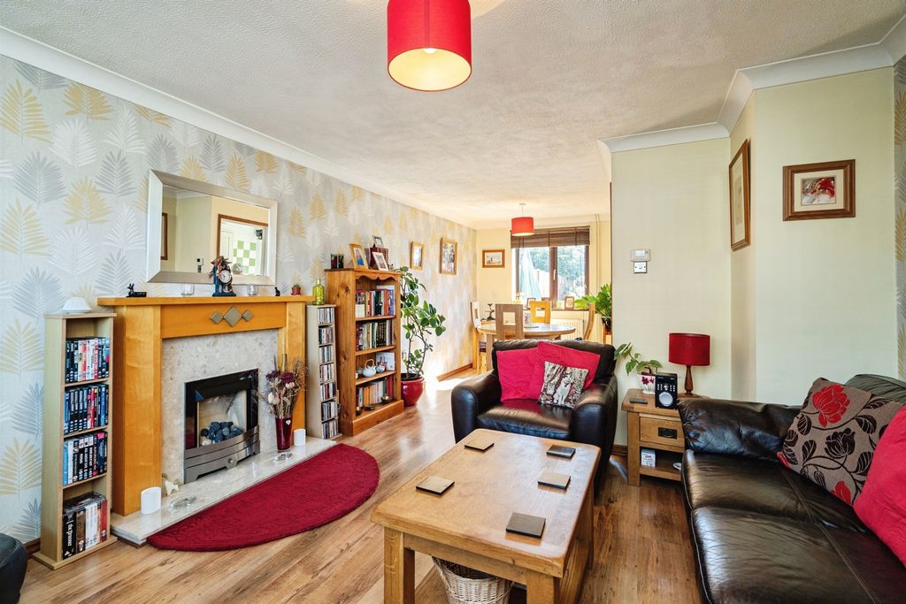 Property photo 2 of 20
