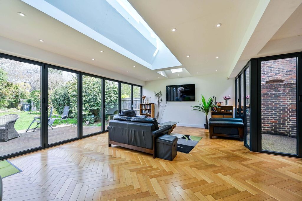 Property photo 2 of 12