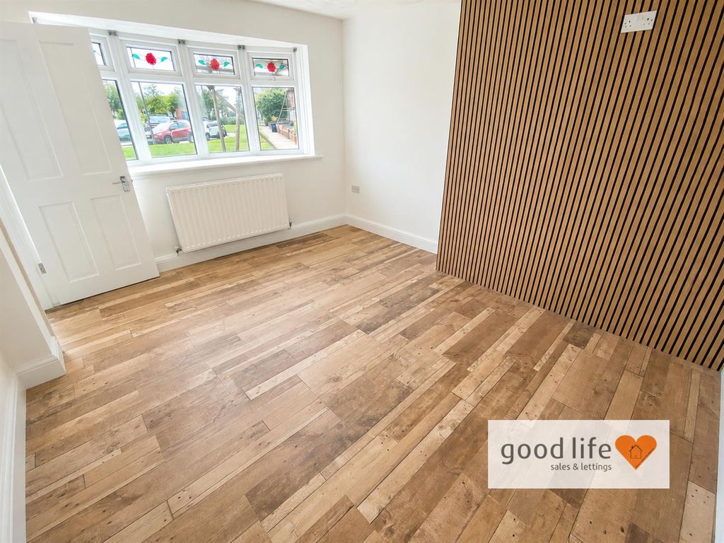 Property photo 2 of 14 20260617_095359319_Ios21 Ravenswood.Jpg