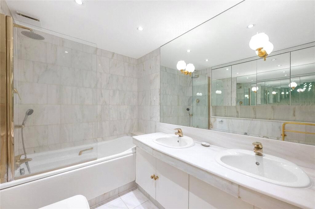 Property photo 2 of 12 Ensuite Bathroom