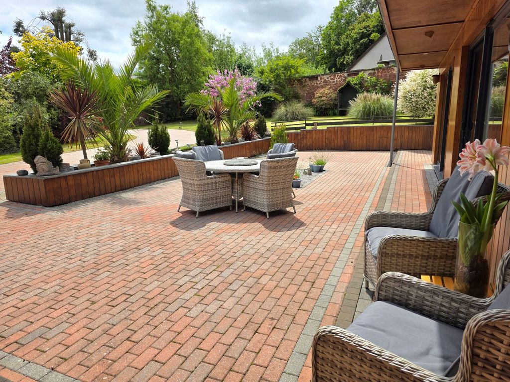 Property photo 2 of 29
