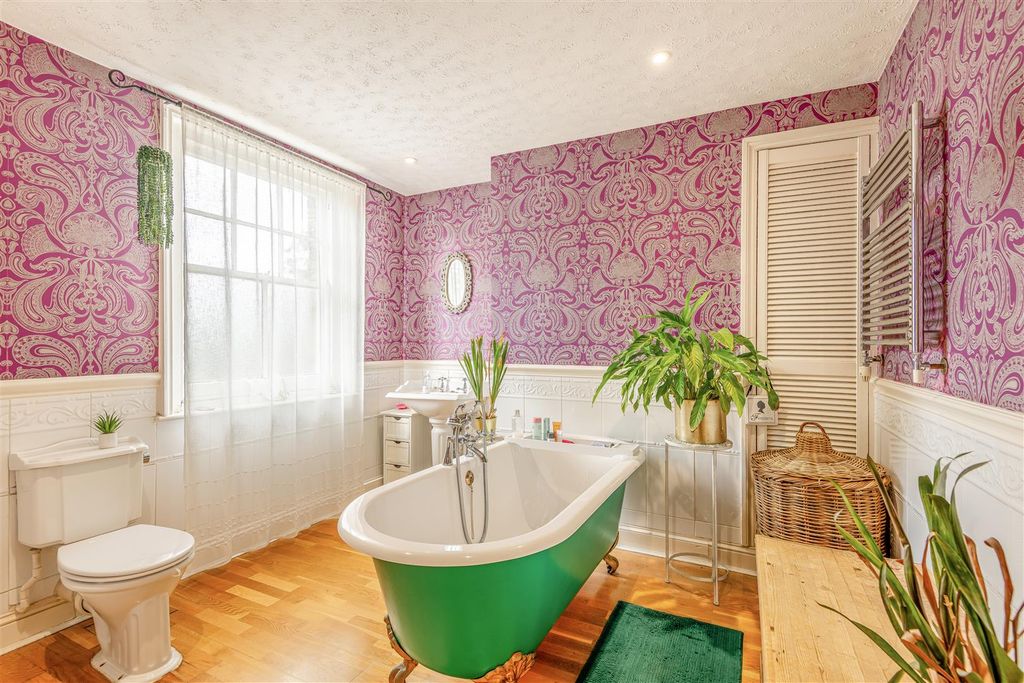 Property photo 2 of 17 8618933-Interior05.Jpg