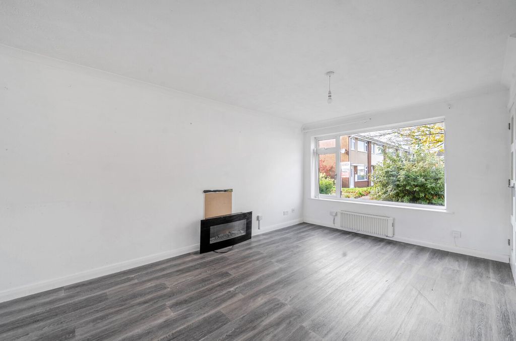 Property photo 3 of 14 Living Room