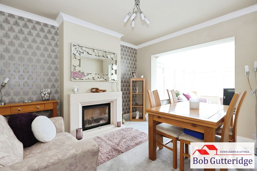 Property photo 2 of 35 Lounge