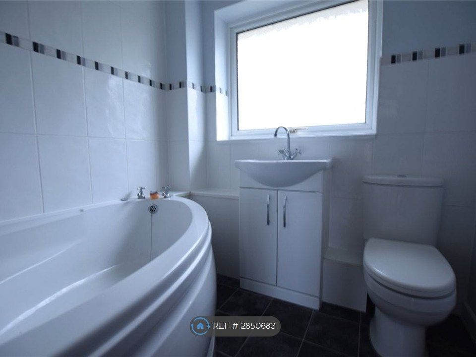 Property photo 3 of 7 Bathroom