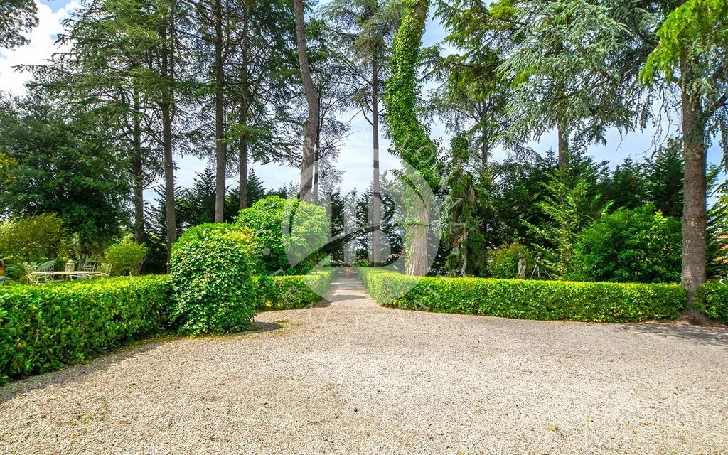 Property photo 3 of 24