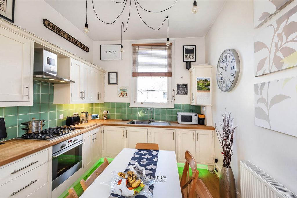 Property photo 3 of 12