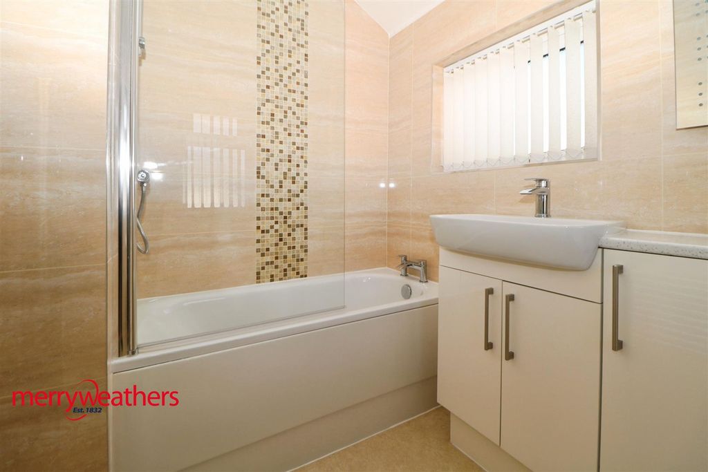 Property photo 3 of 13 Bathroom