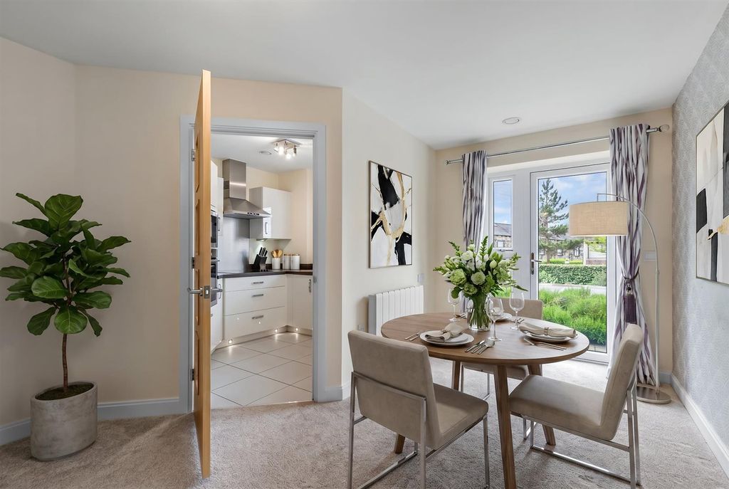 Property photo 3 of 10 Dining Area.Jpg