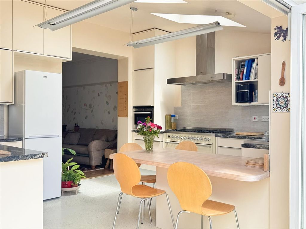 Property photo 2 of 23