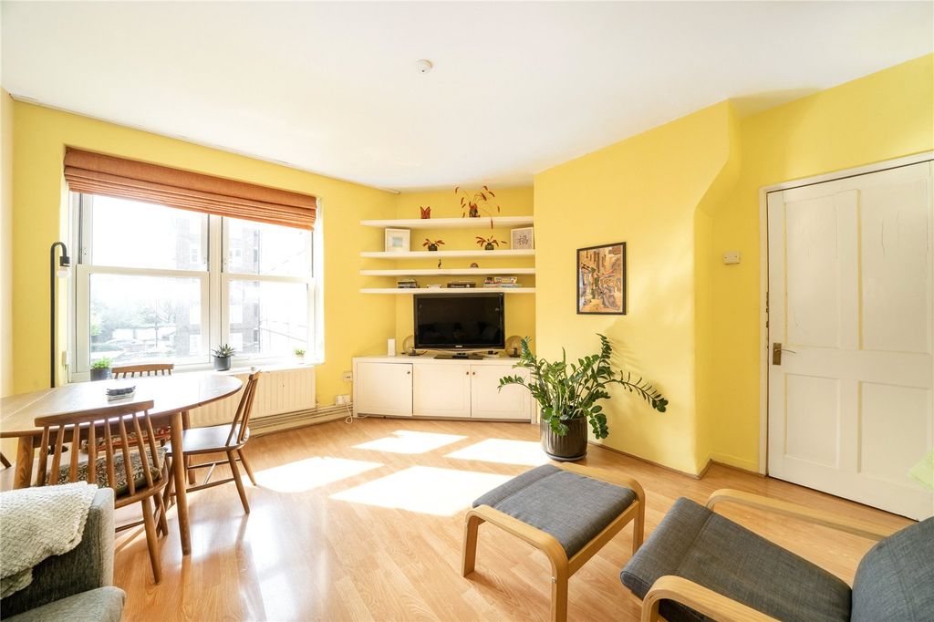 Property photo 3 of 10 Picture No. 05