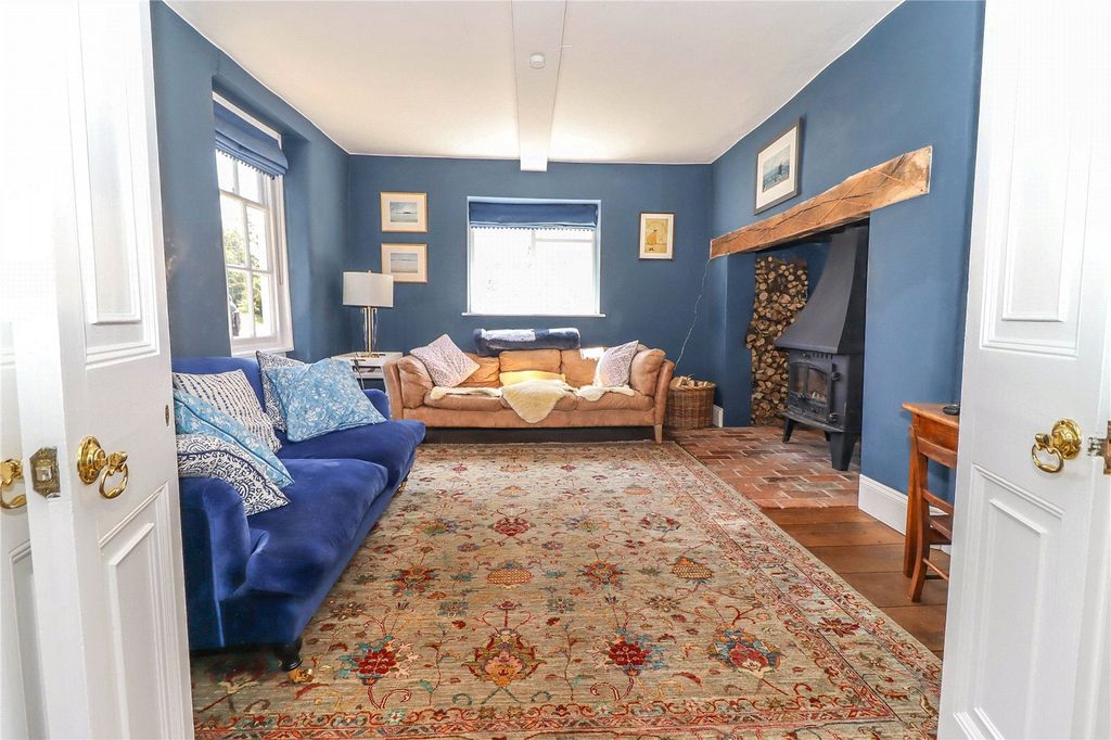 Property photo 3 of 19 Sitting Room